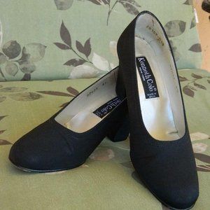 Kenneth Cole Vintage Classic Black Silk Crepe Round Toe Pumps , 6.5 EUC